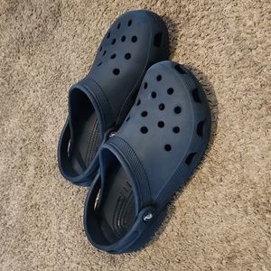 -Crocs youth size 6, navy blue
